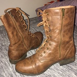 Women's size 8 tan boots.